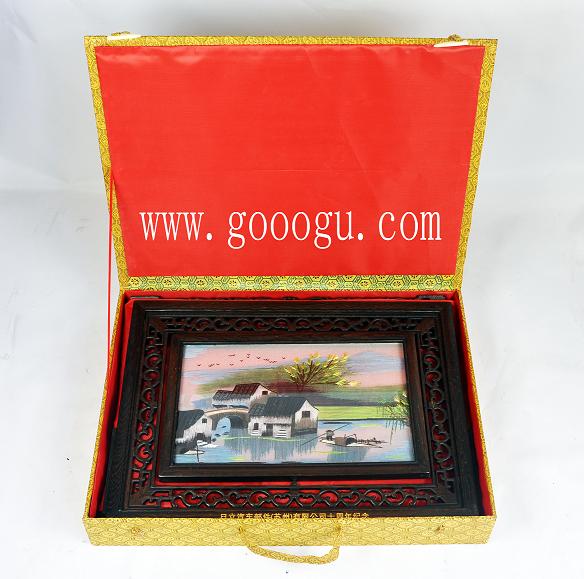 蘇繡的包裝錦盒、精致、高檔！