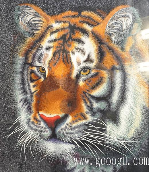 代表威嚴(yán),權(quán)利,榮耀?;⑹菑?qiáng)壯、威武的象征